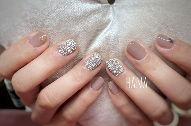 くすみベージュ×ツィードネイルで大人っぽく✨