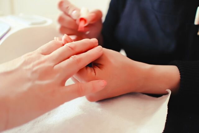 様々な薬剤の中から最適なものを選びます